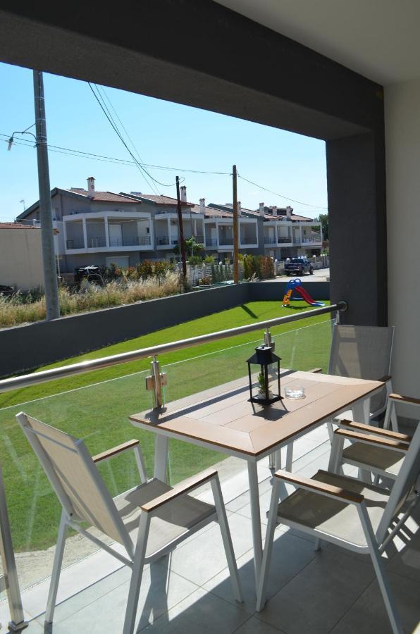 Erika Boutique Apartments Нікіті Екстер'єр фото