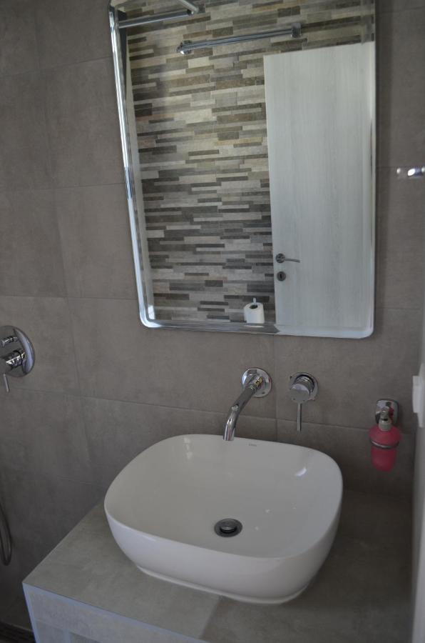 Erika Boutique Apartments Нікіті Екстер'єр фото