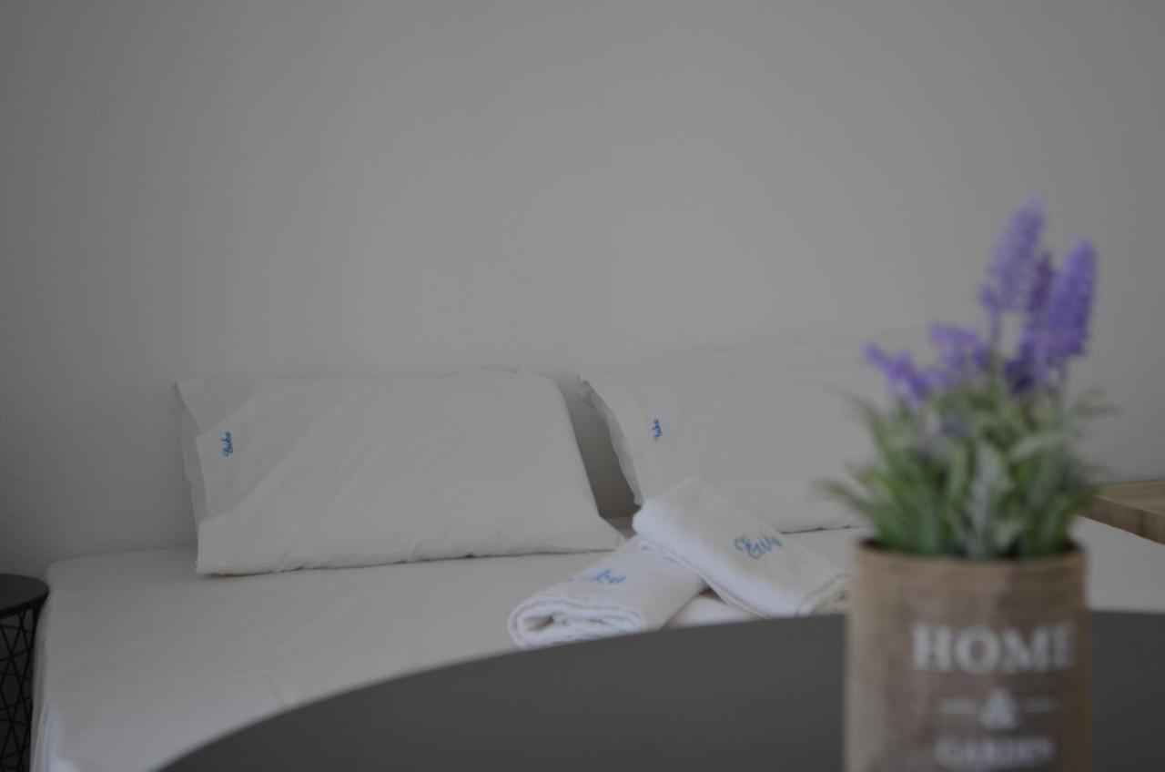 Erika Boutique Apartments Нікіті Екстер'єр фото